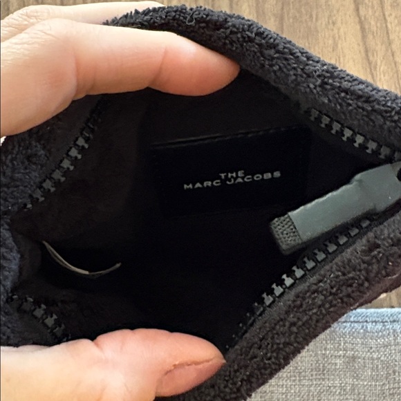 Marc Jacobs Fluffy‎ The Pouch Wristlet Black White Terry - Picture 11 of 14